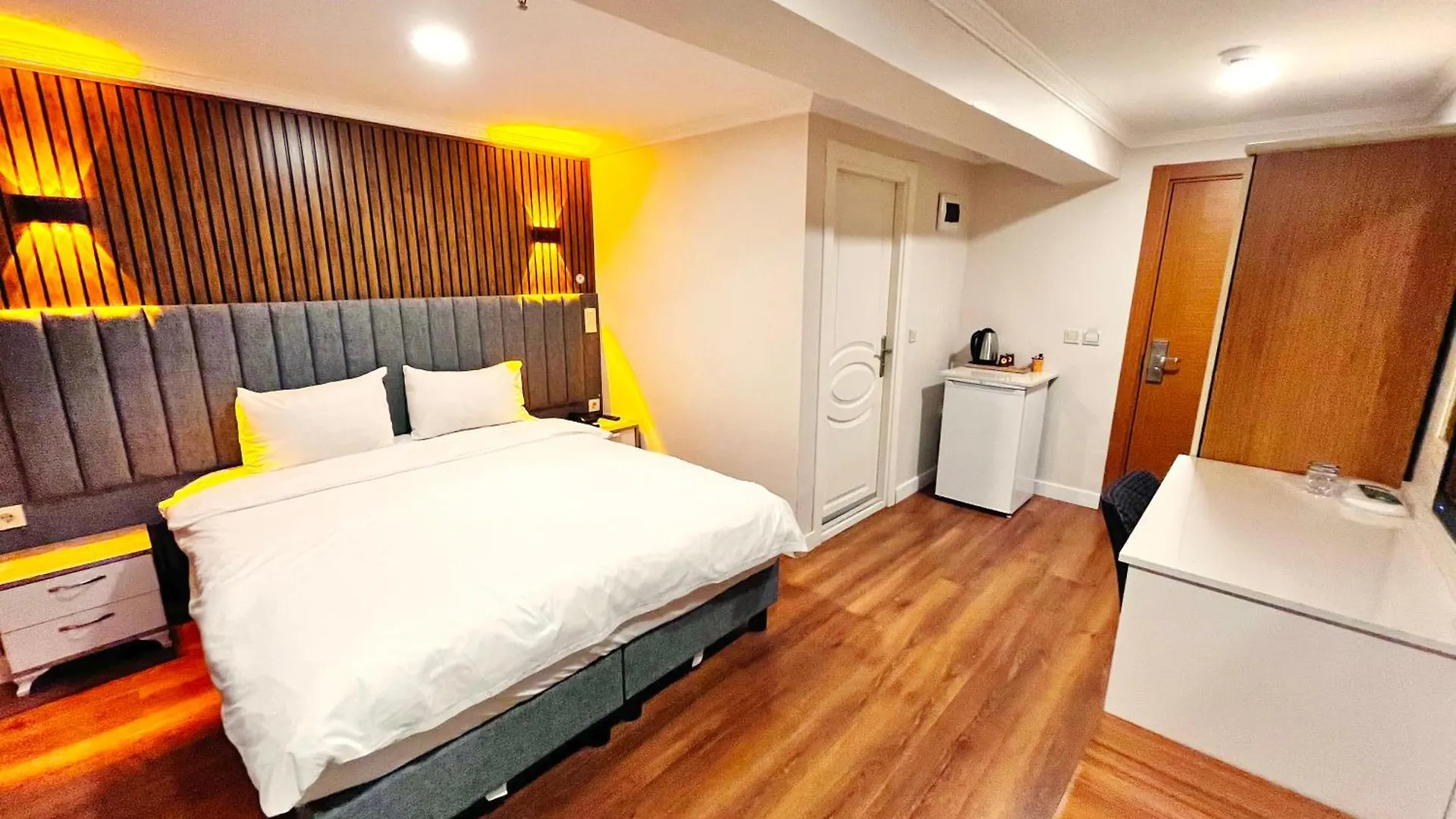 Naila Hotel Стамбул 2*,